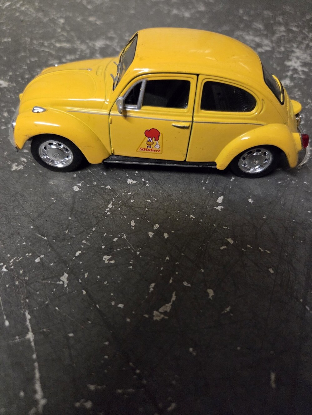 Welly VW Volkswagen Beetle St-Hubert Yellow Pull Back Action Diecast